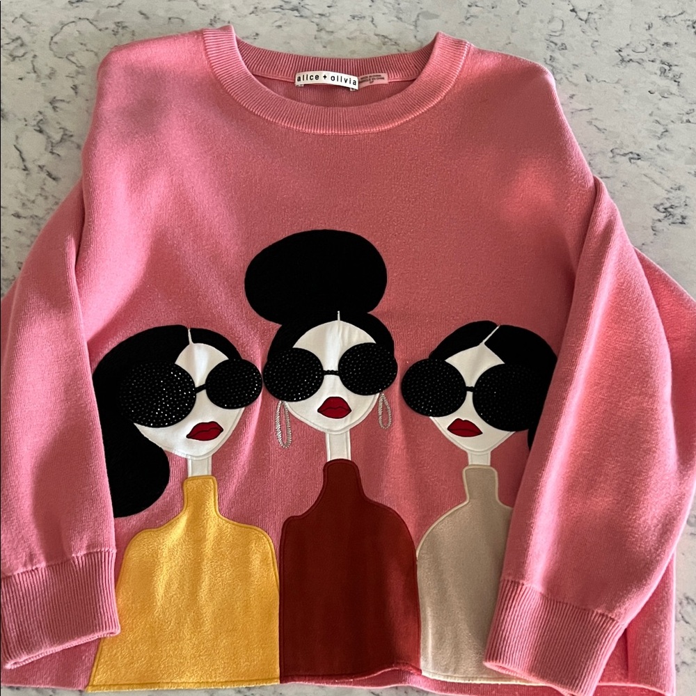 Alice + Olivia Pink Graphic Women Sweater
